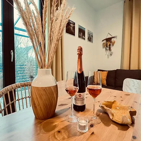 Dom wakacyjny Home, Sea, Jacuzzi, For 6 People